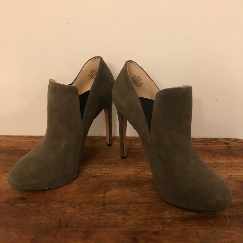 Nine West Gray/green booties